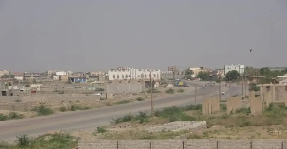 Two Civilians Injured in Houthi Shelling of Homes South of Hodeidah