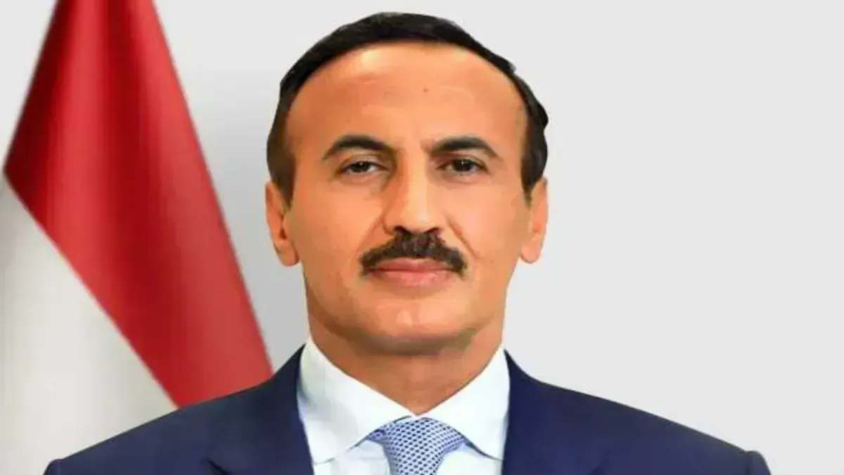 أحمد علي عبدالله صالح يعُزي في وفاة الشيخ أحمد العُمري
