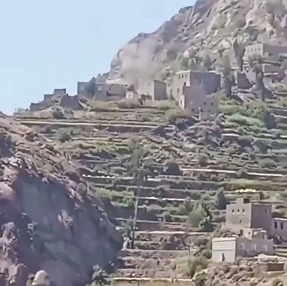 Houthi Sniper and Artillery Attacks Leave 11 Casualties in Rural Taiz